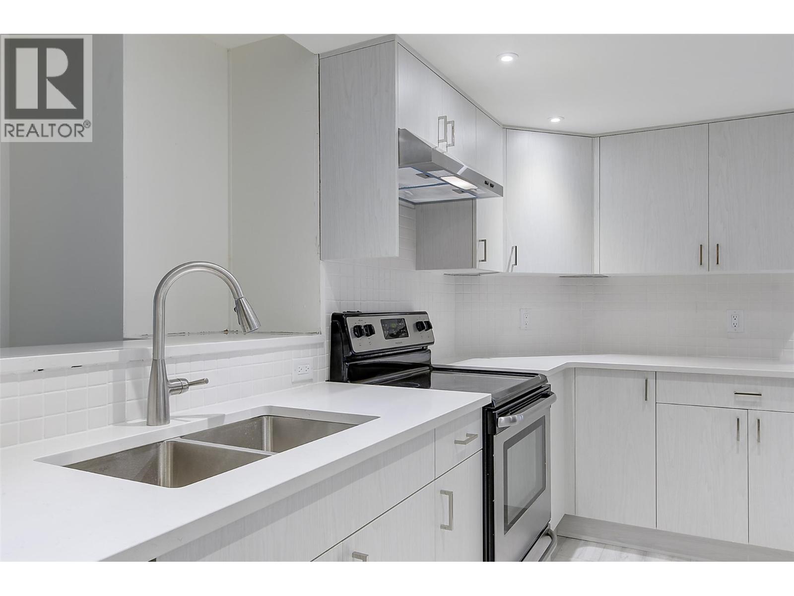 1880 Old Boucherie Road Unit# 148