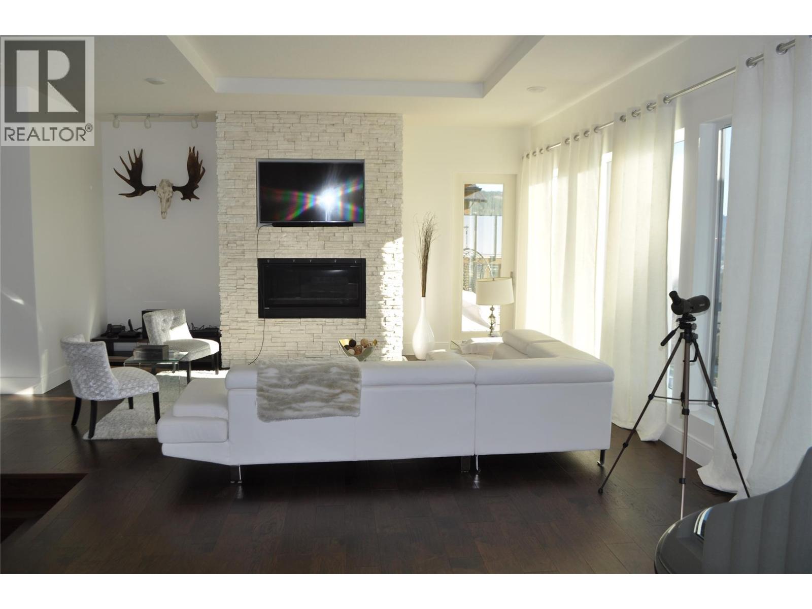1843 Diamond View Drive