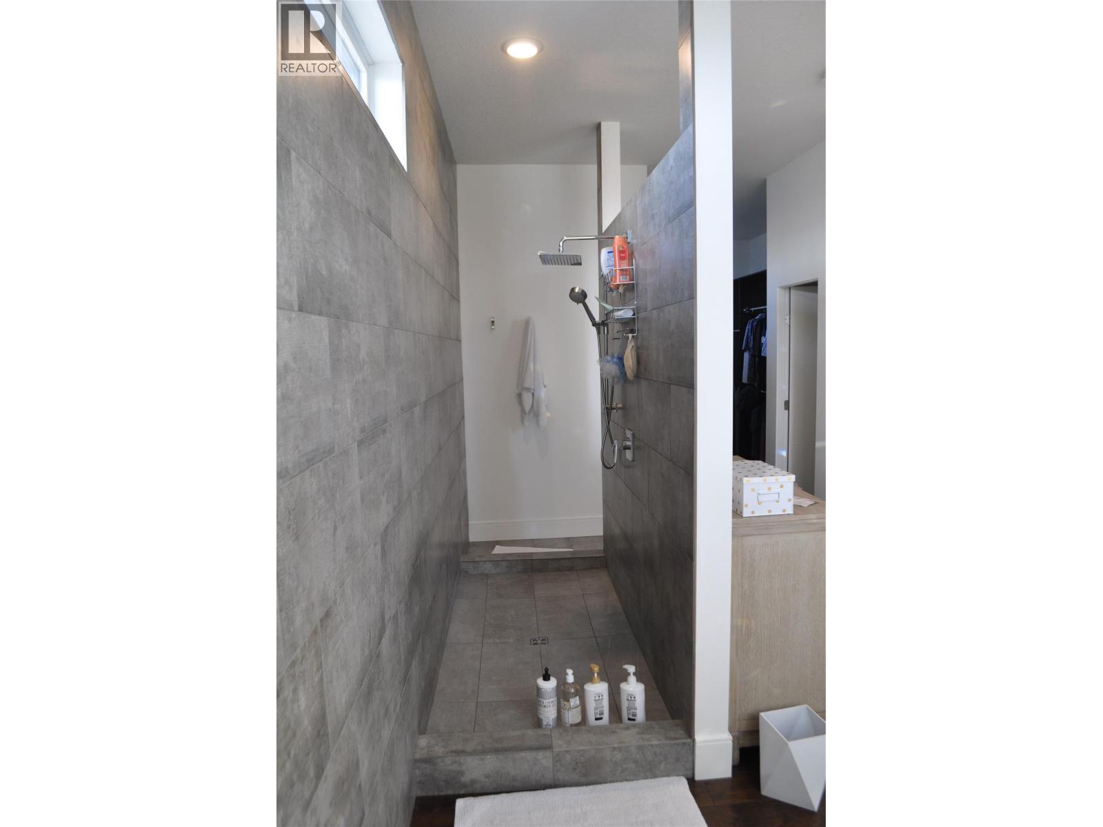 1843 Diamond View Drive