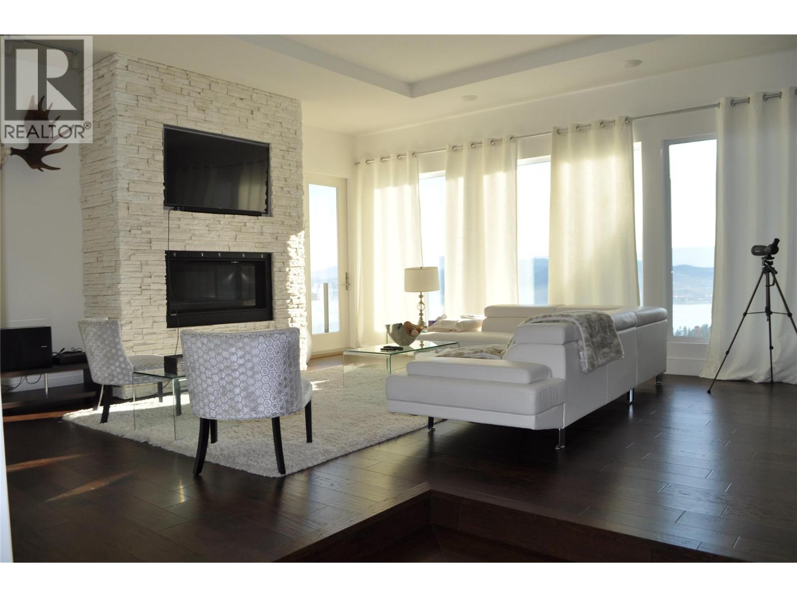 1843 Diamond View Drive