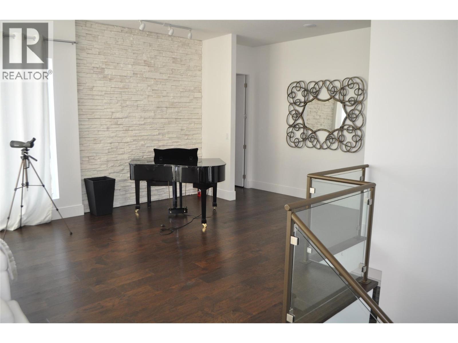 1843 Diamond View Drive