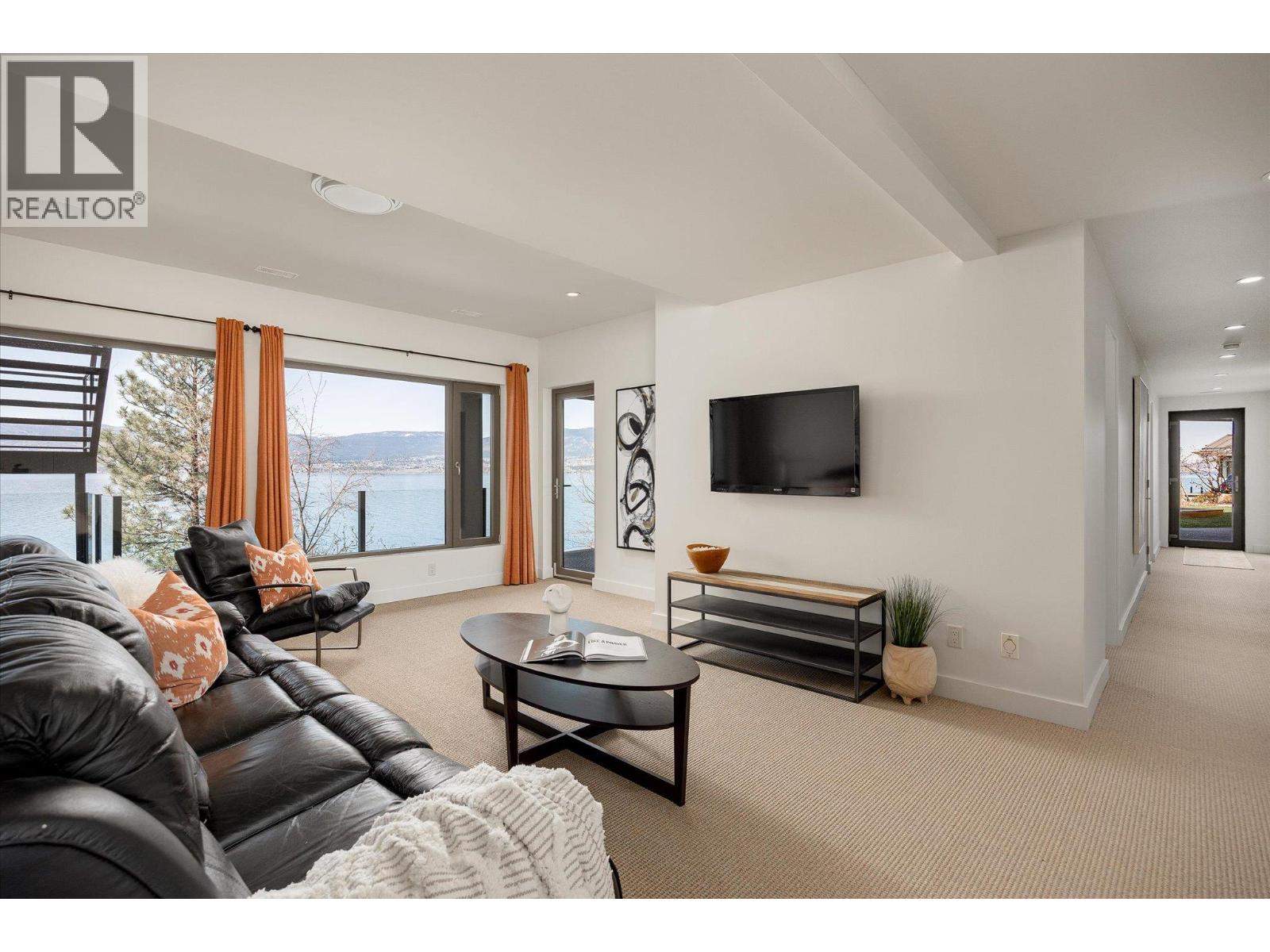 5560 Lakeshore Road