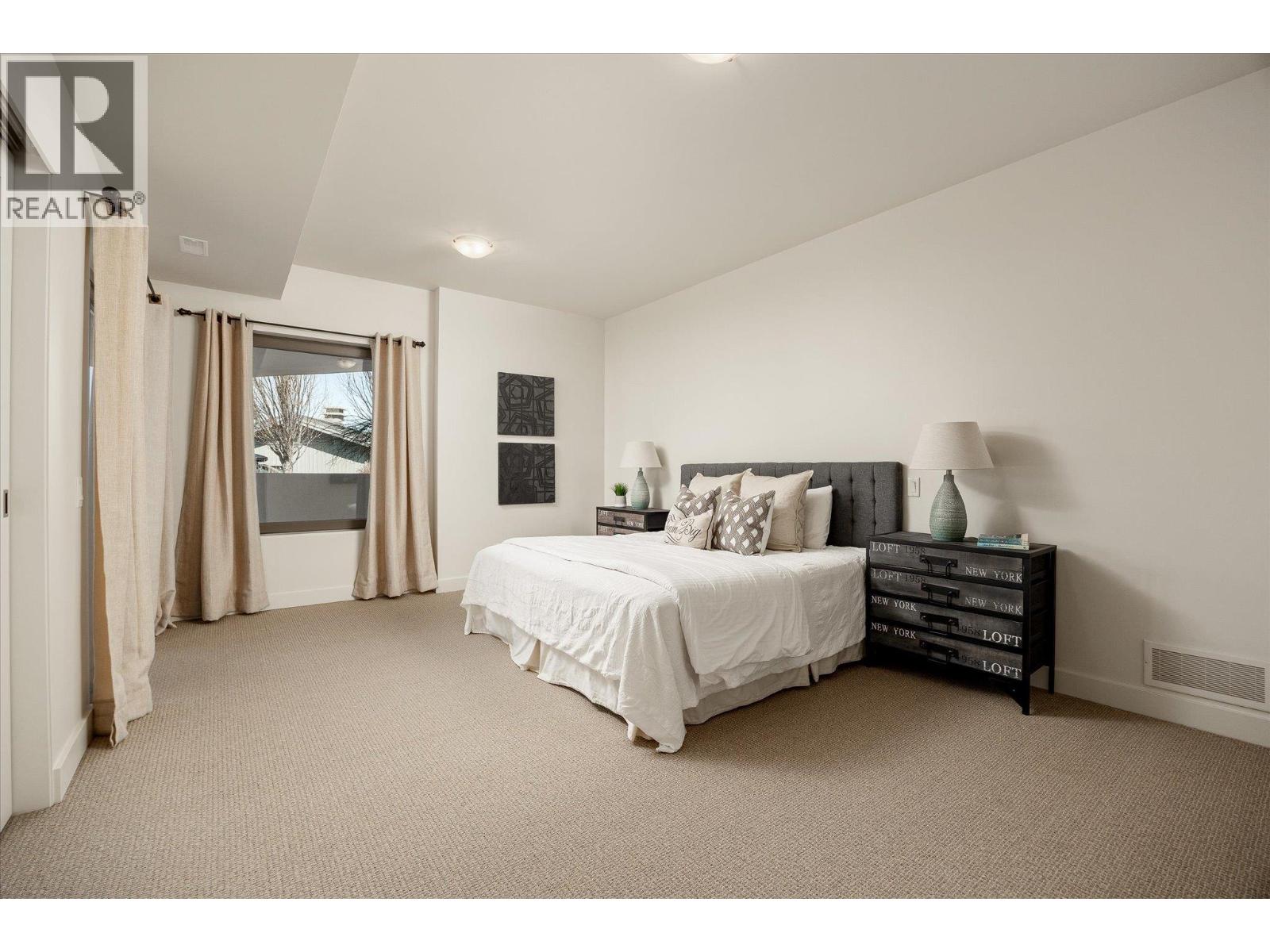 5560 Lakeshore Road