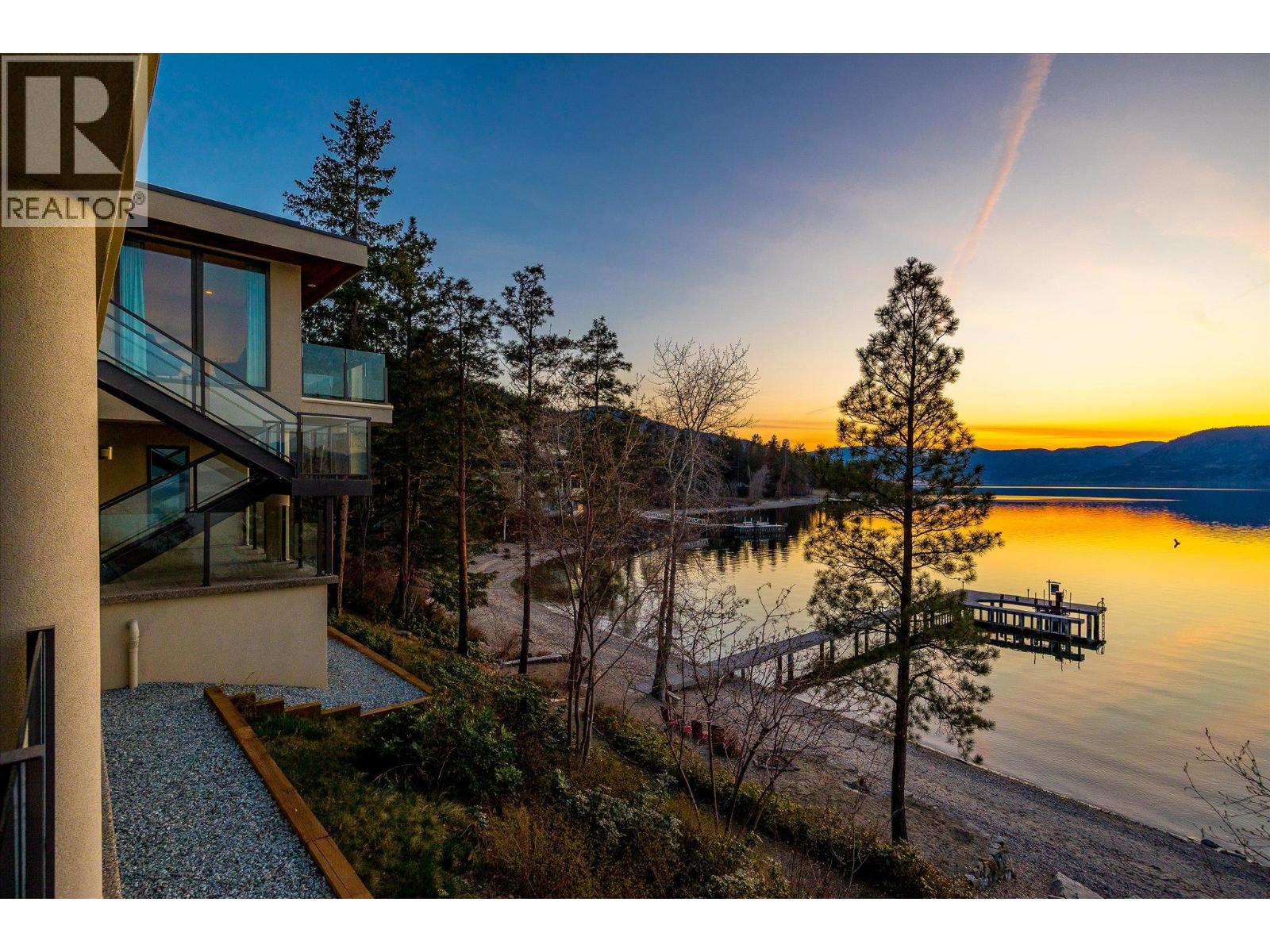 5560 Lakeshore Road