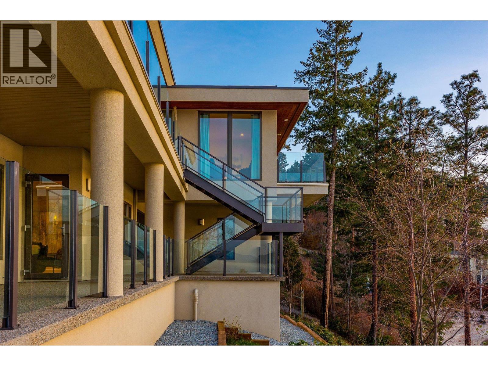 5560 Lakeshore Road