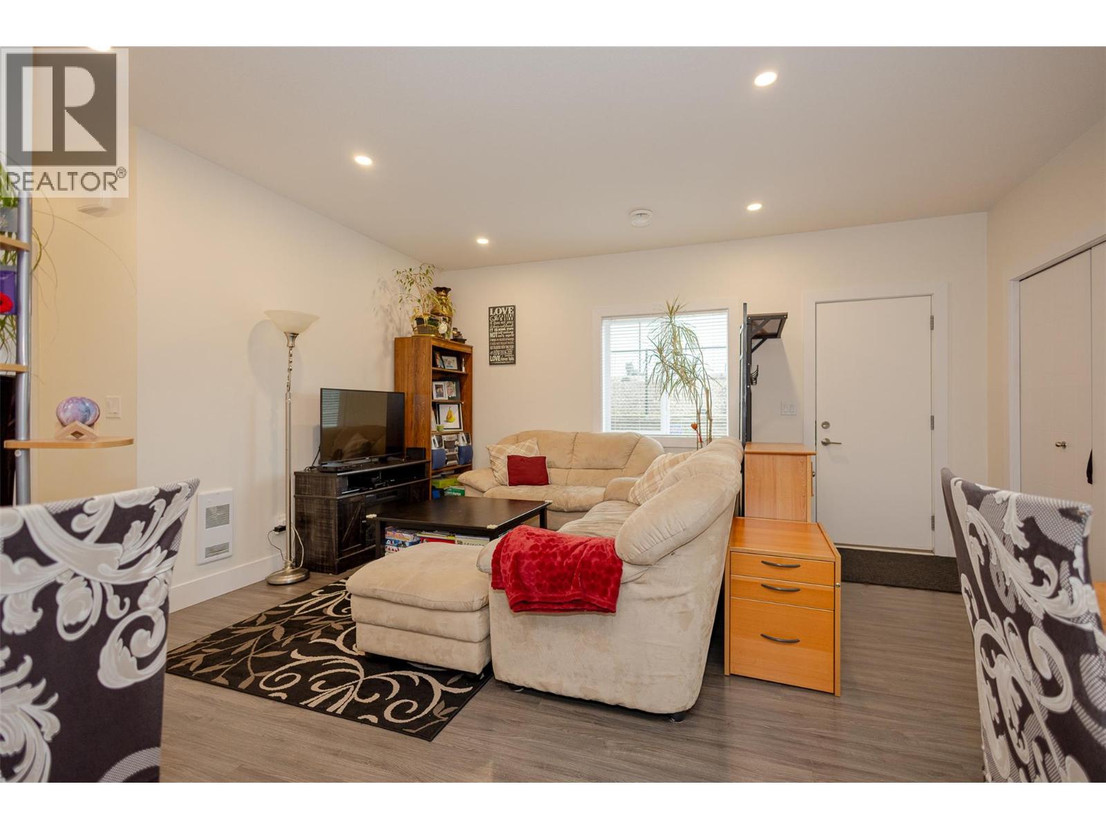1077 Loseth Drive