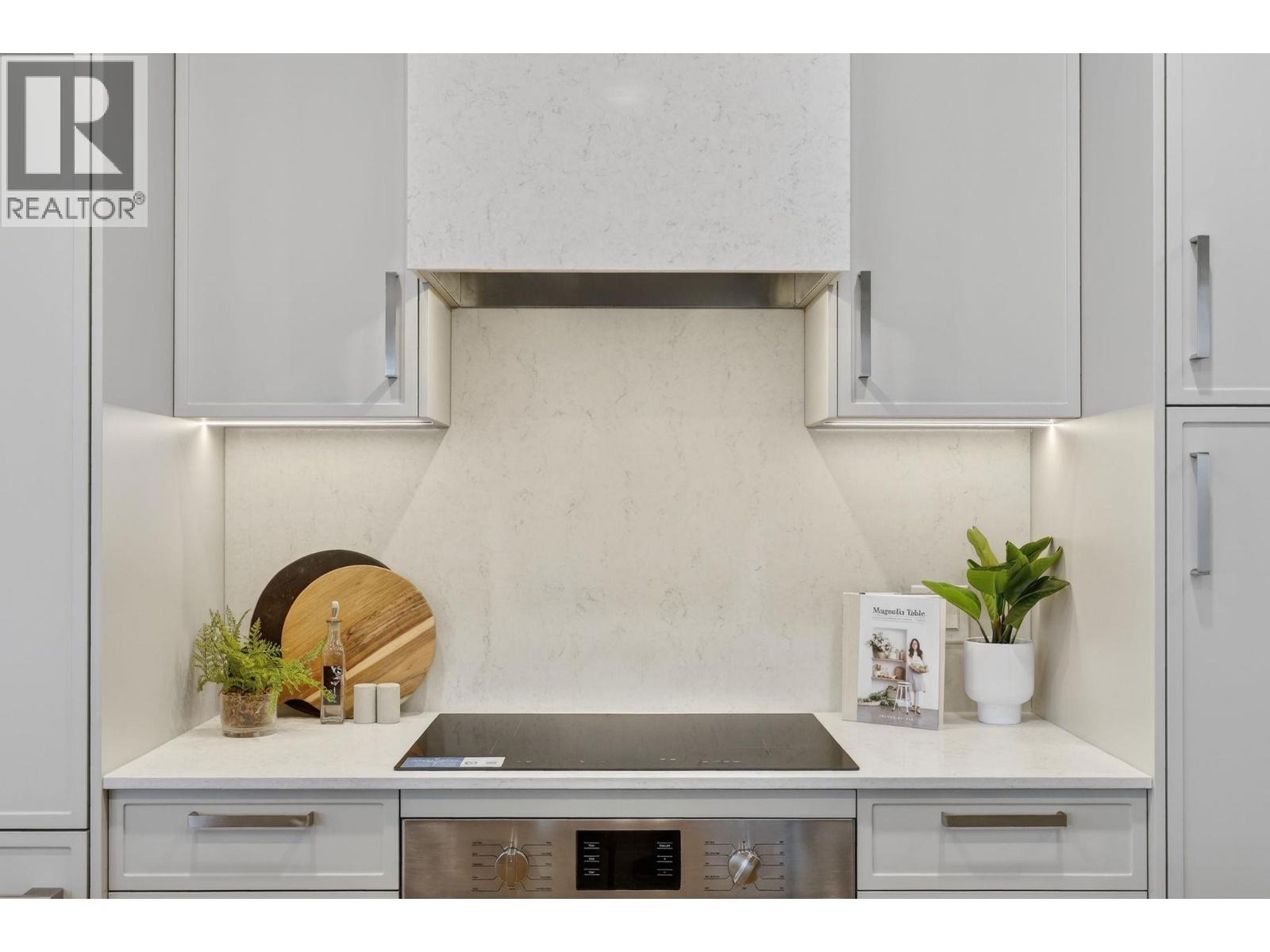 3340 Lakeshore Road Unit# 713