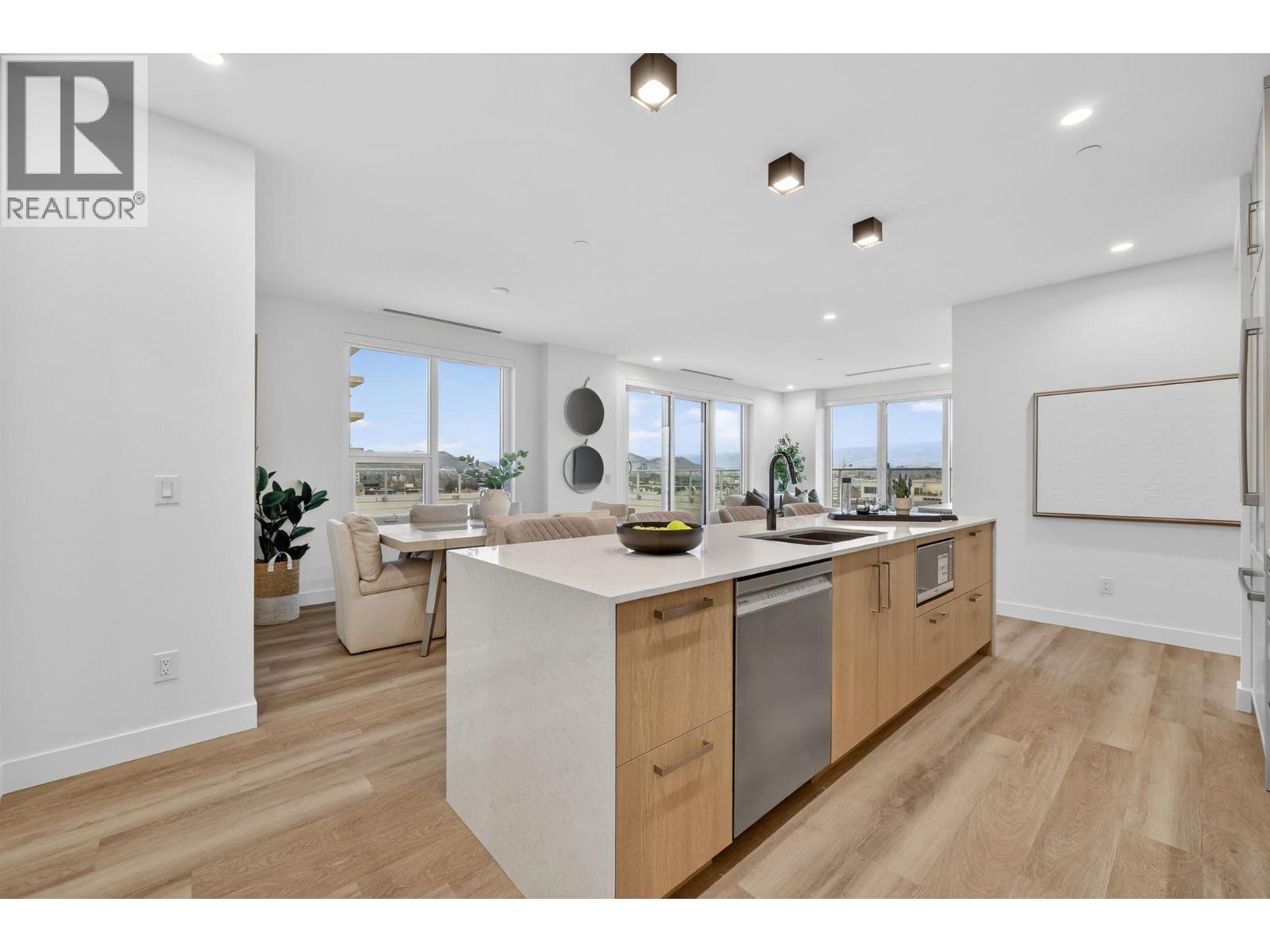 3340 Lakeshore Road Unit# 713
