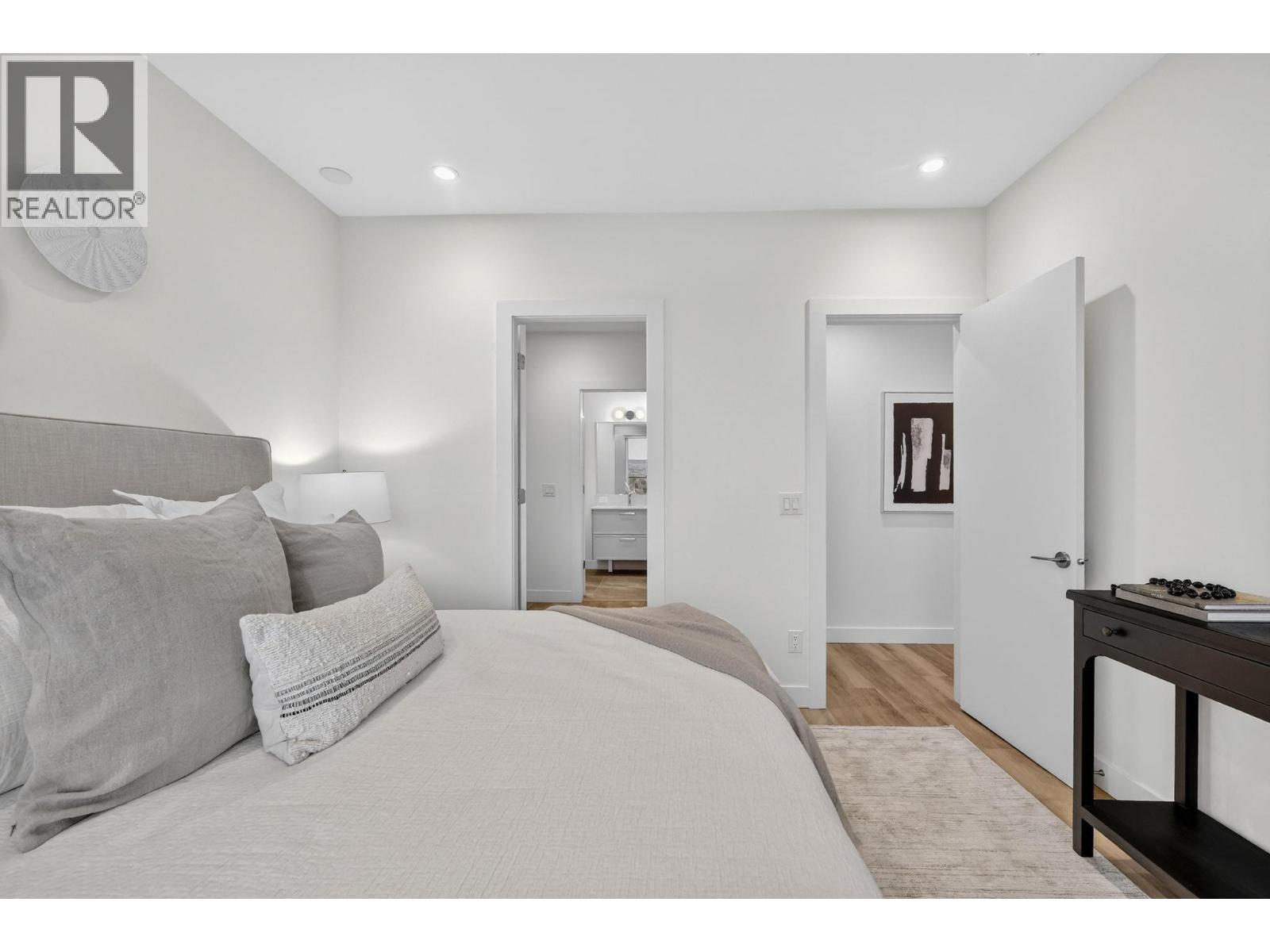 3340 Lakeshore Road Unit# 713