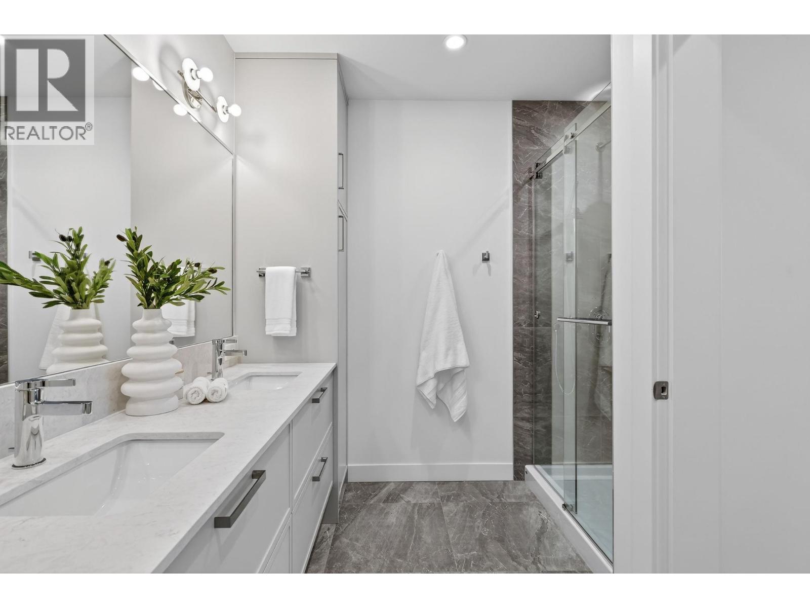 3340 Lakeshore Road Unit# 713