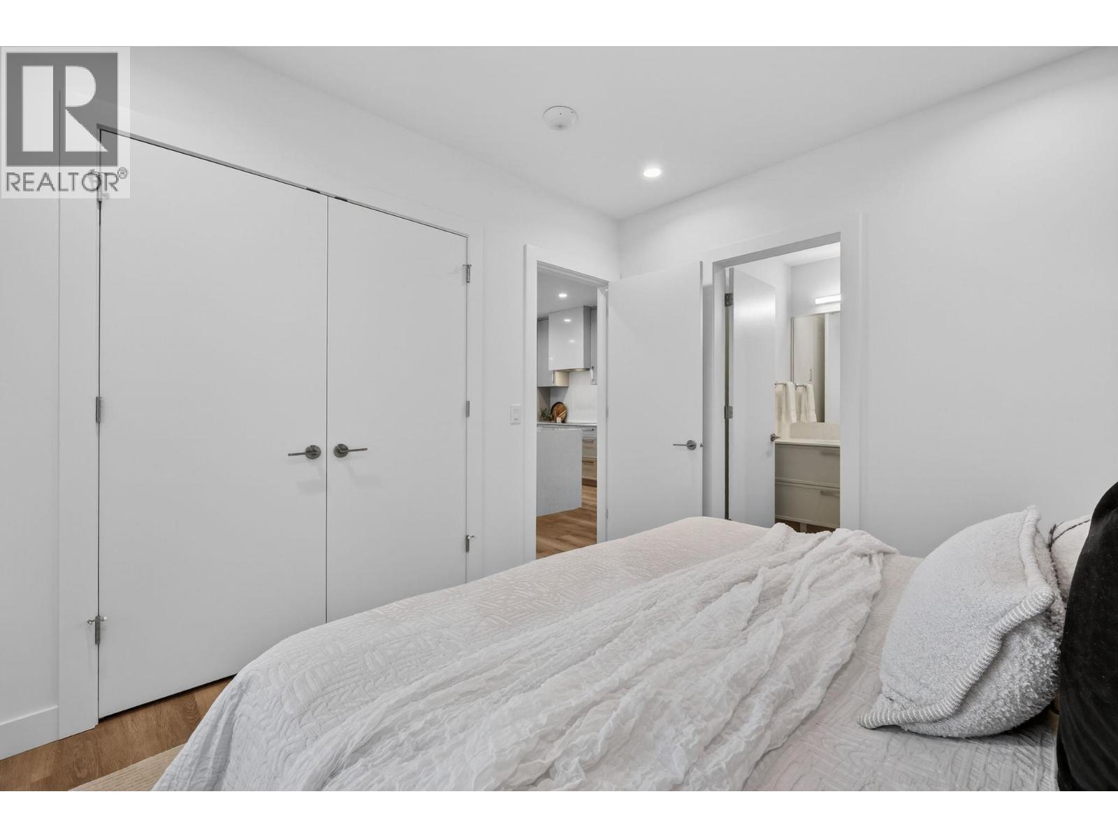 3340 Lakeshore Road Unit# 713