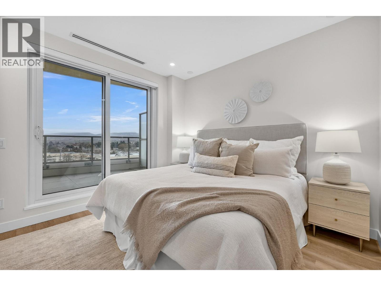 3340 Lakeshore Road Unit# 713