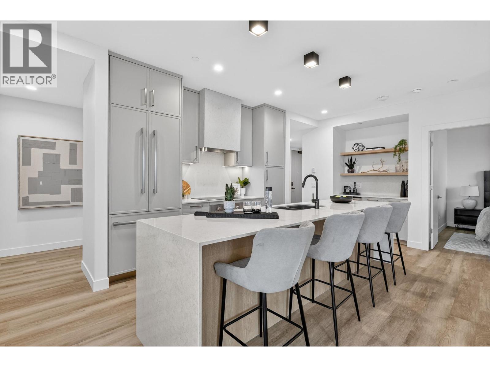3340 Lakeshore Road Unit# 713