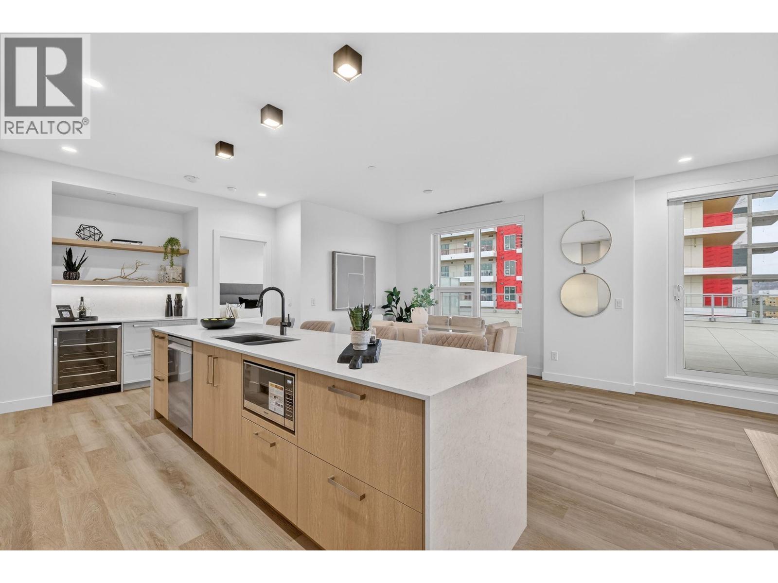 3340 Lakeshore Road Unit# 713