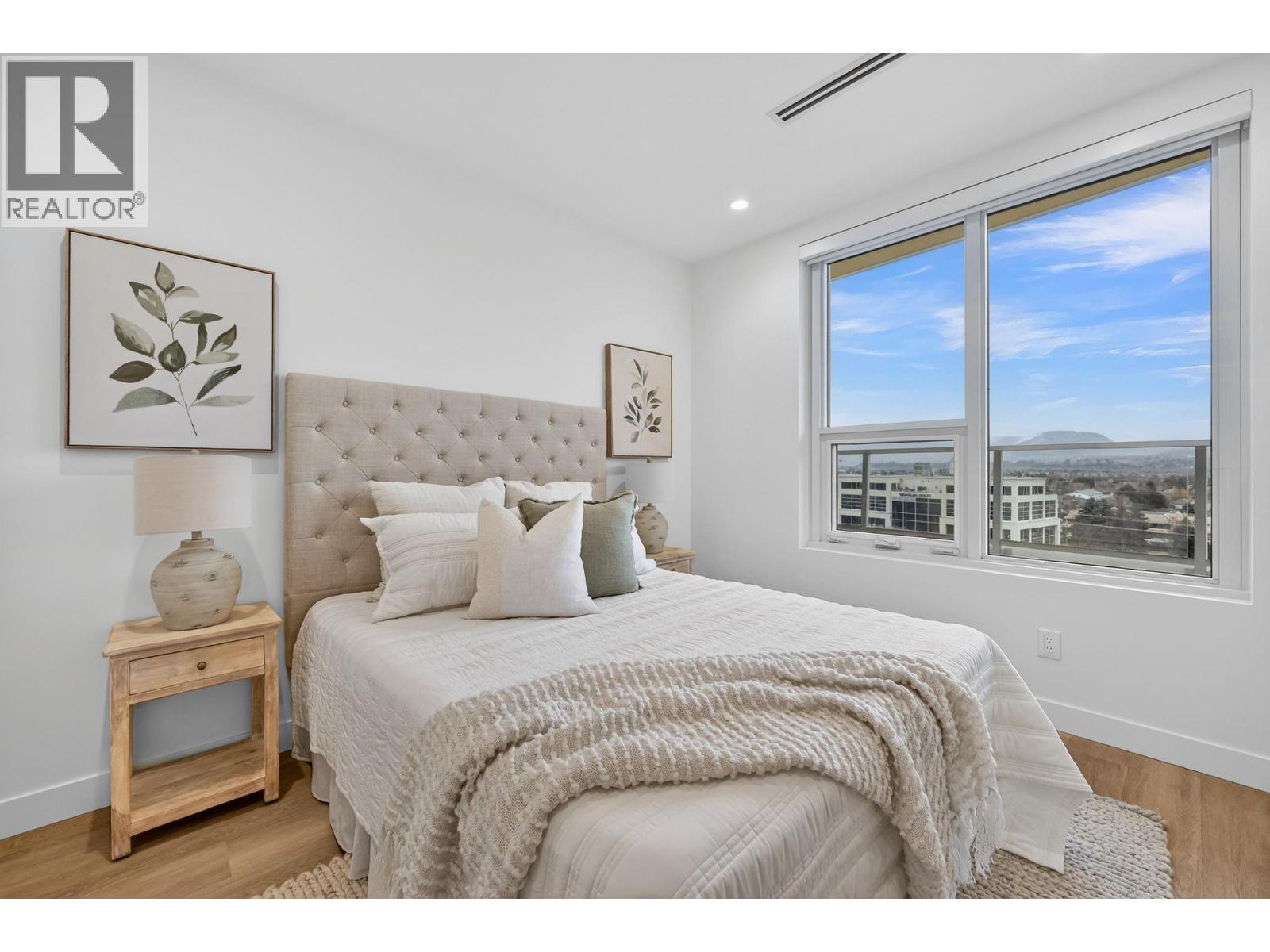 3340 Lakeshore Road Unit# 713