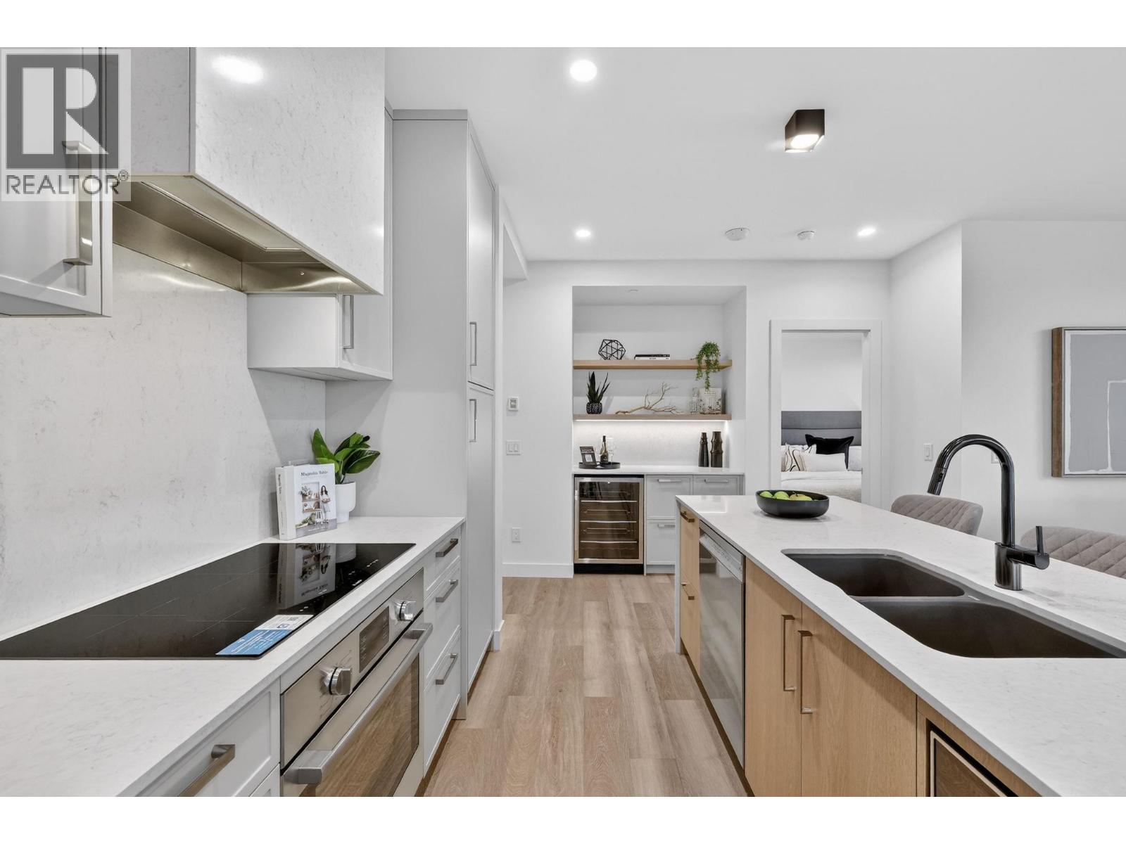 3340 Lakeshore Road Unit# 713