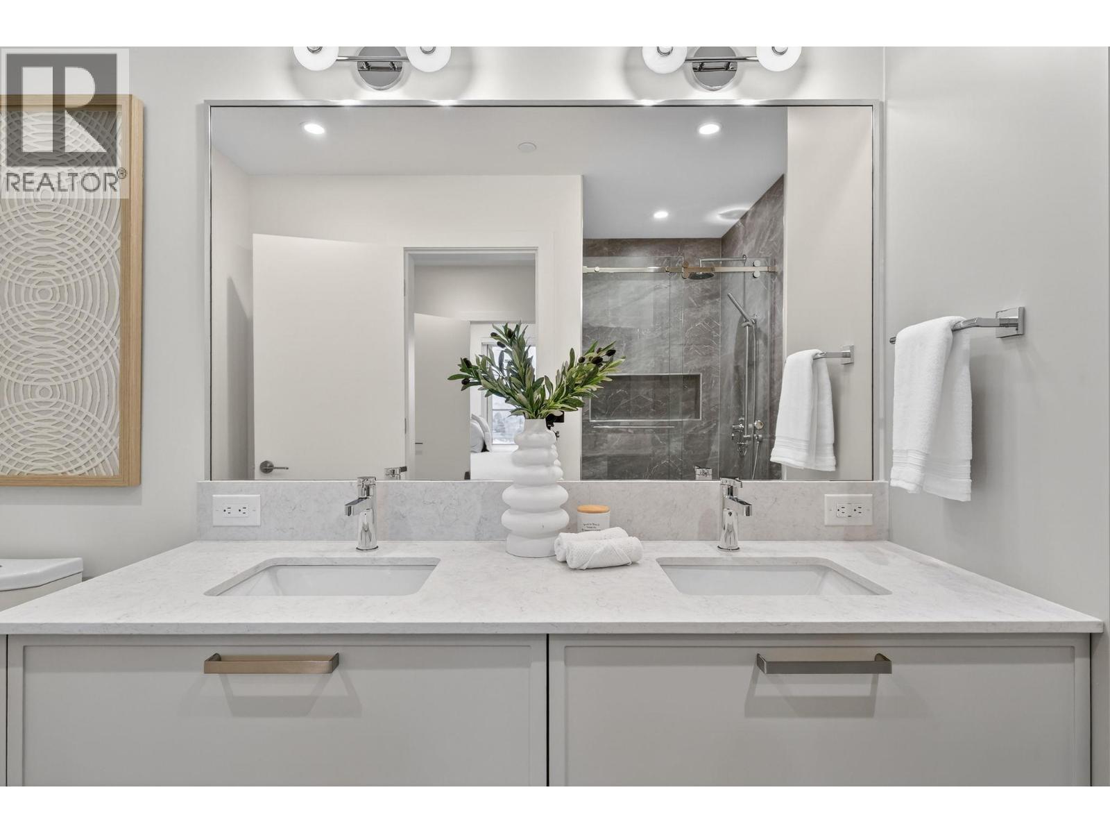 3340 Lakeshore Road Unit# 713