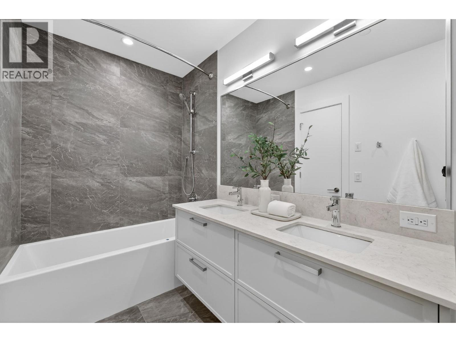 3340 Lakeshore Road Unit# 713