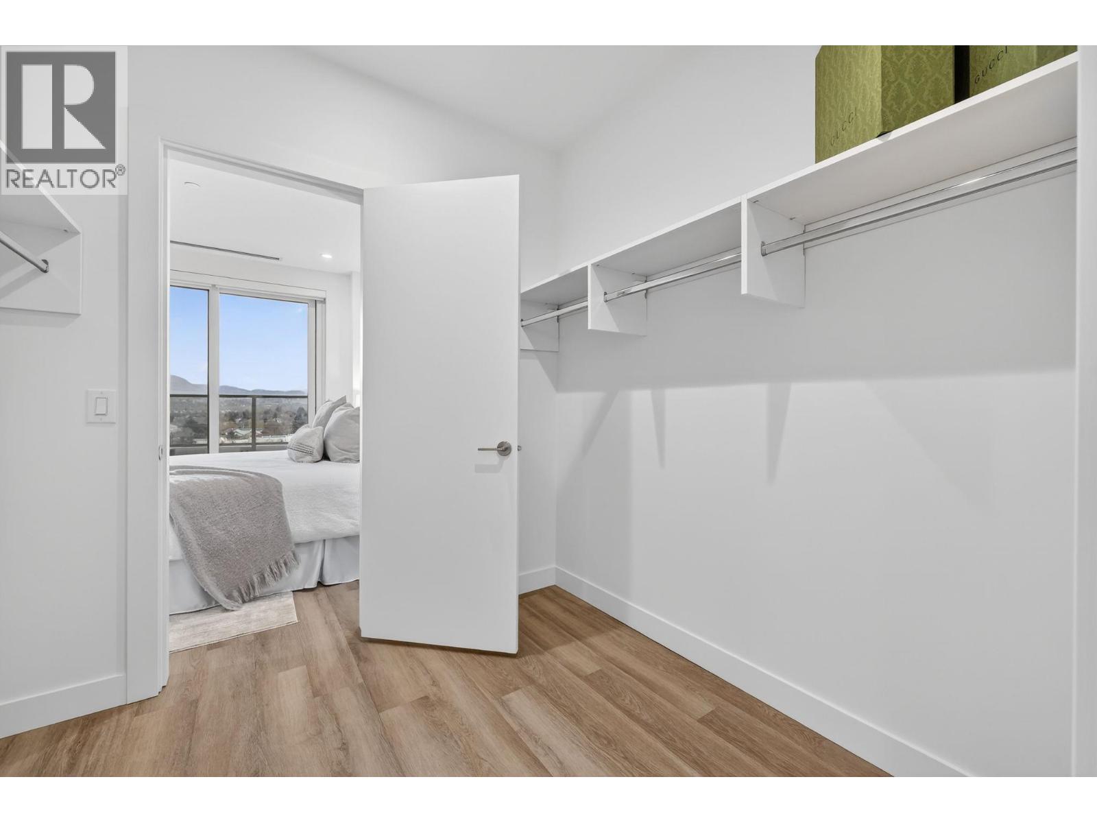3340 Lakeshore Road Unit# 713