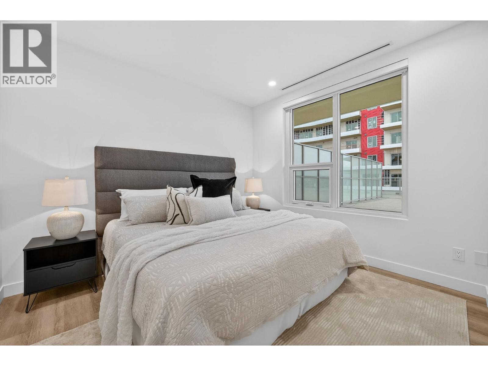 3340 Lakeshore Road Unit# 713