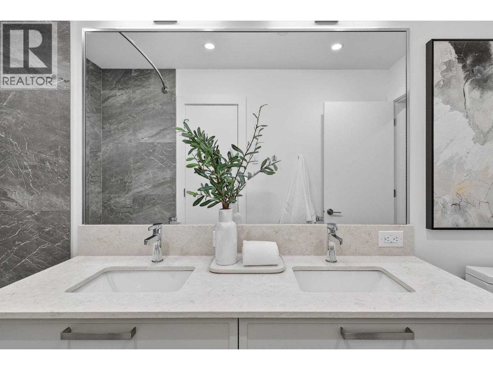3340 Lakeshore Road Unit# 713