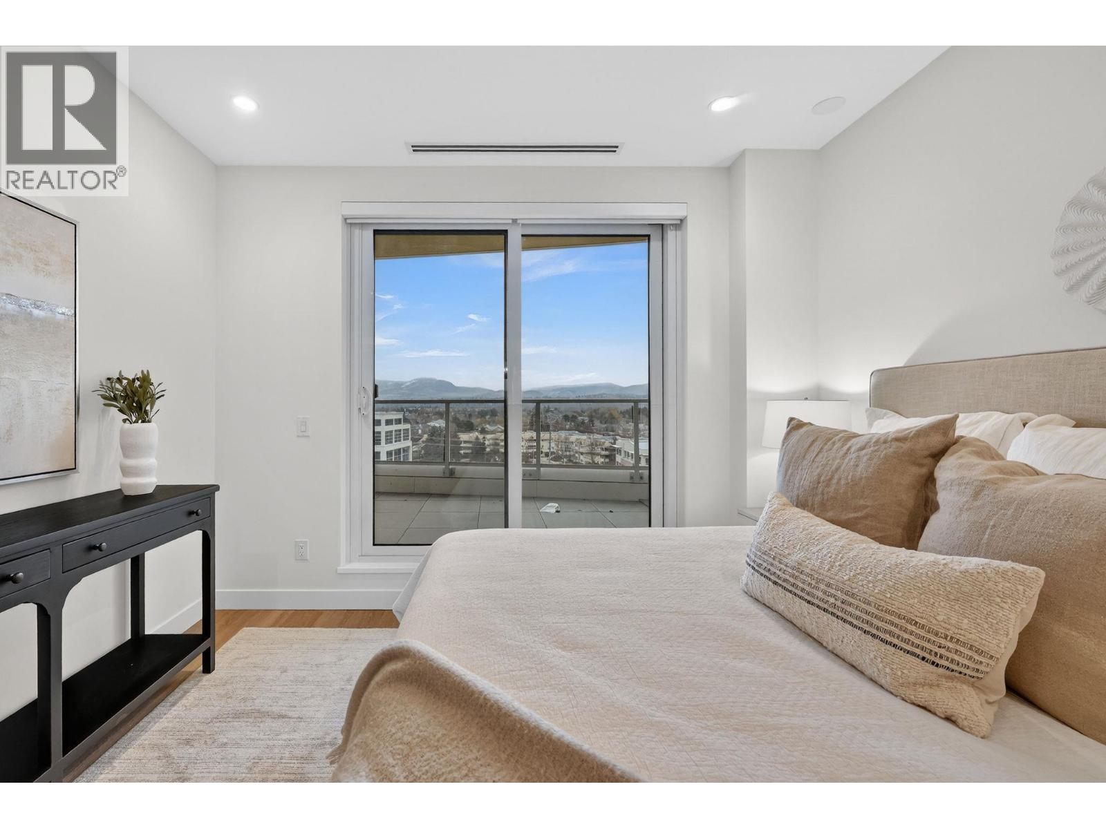 3340 Lakeshore Road Unit# 713