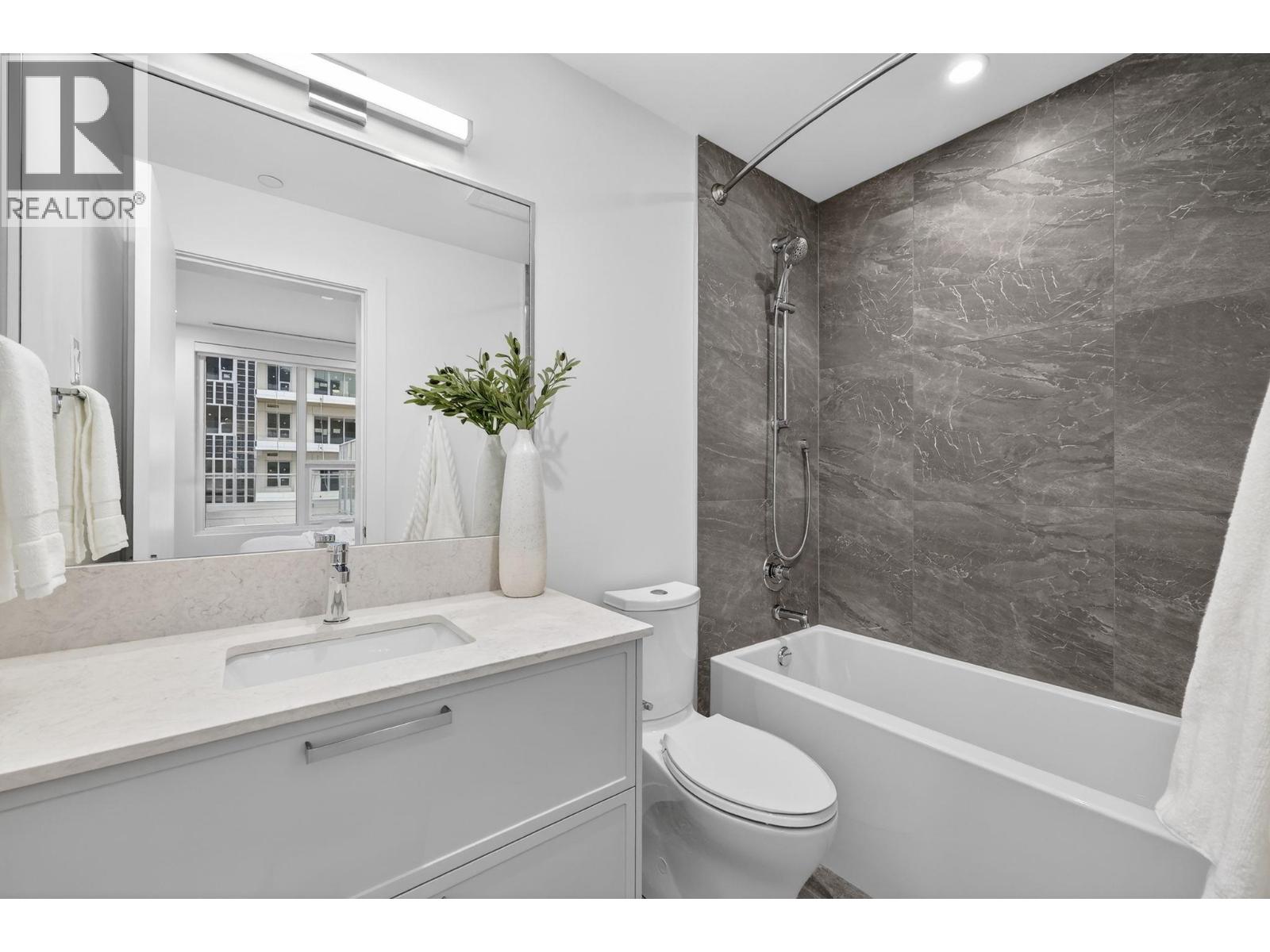 3340 Lakeshore Road Unit# 713