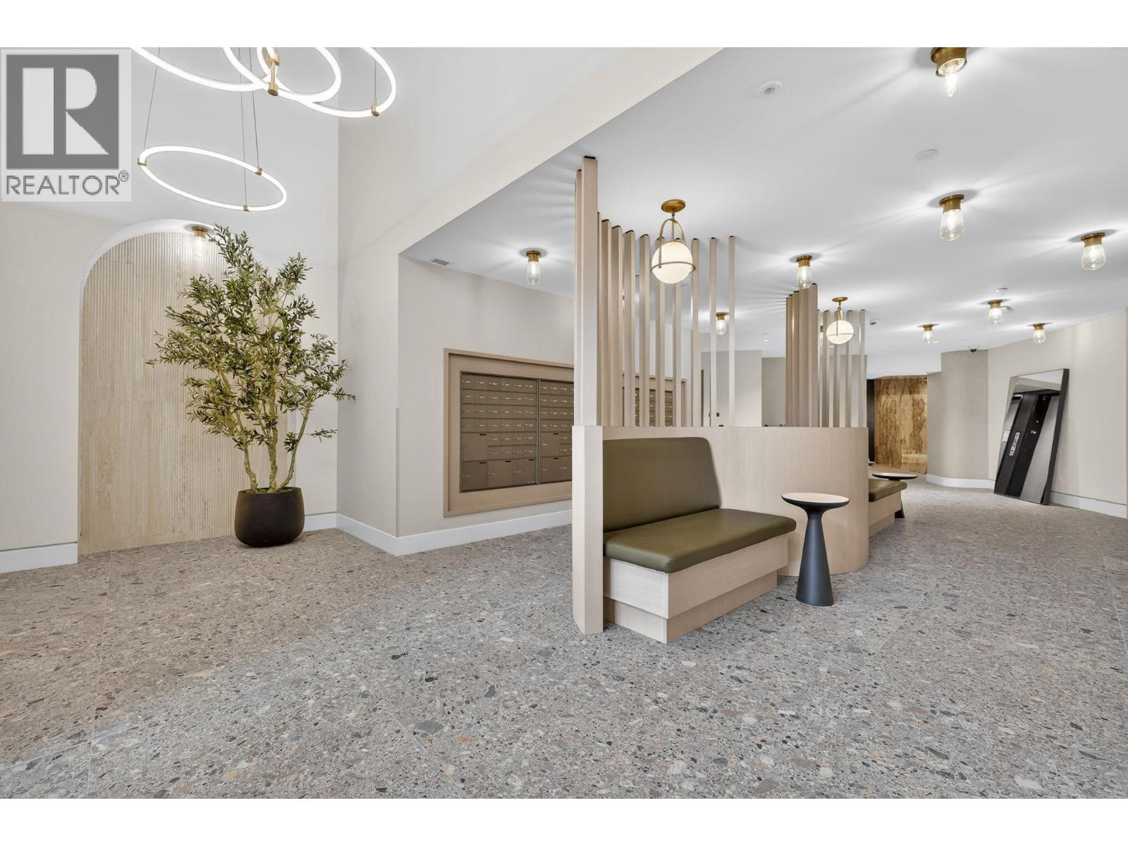 3340 Lakeshore Road Unit# 713