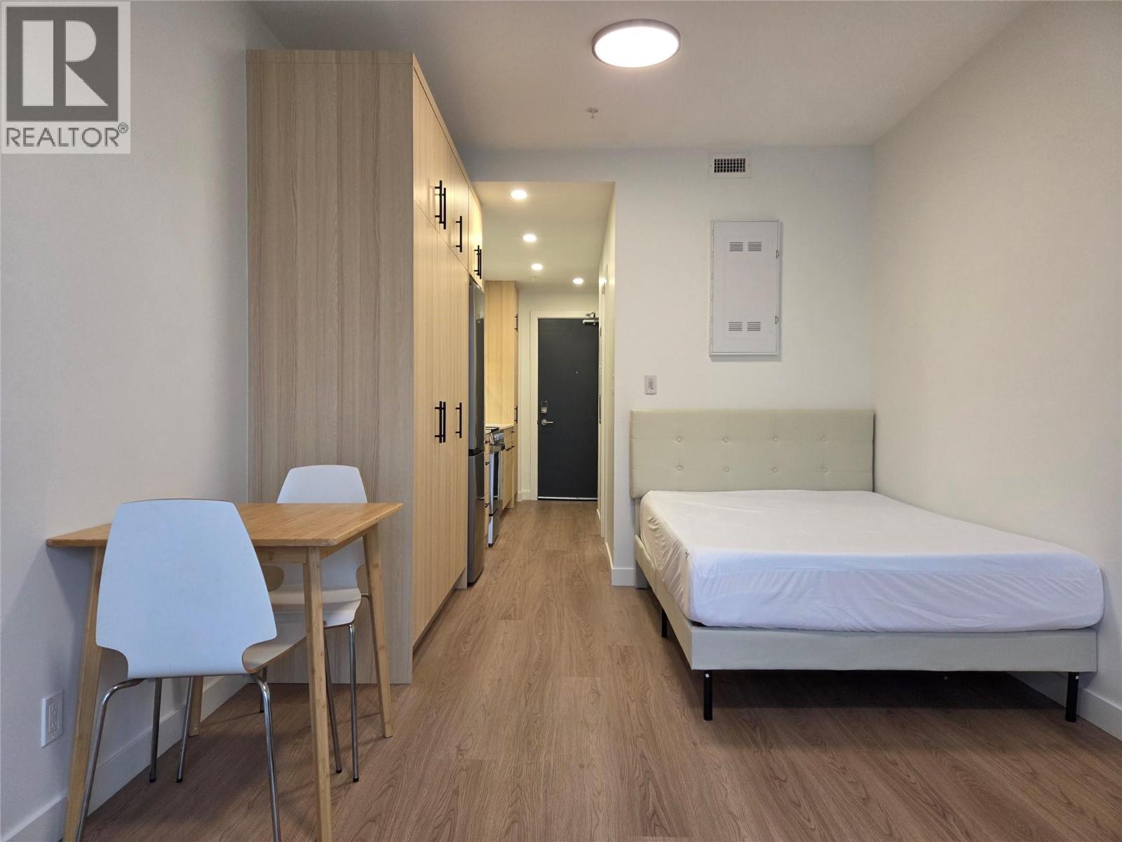 1380 Pridham Avenue Unit# 213