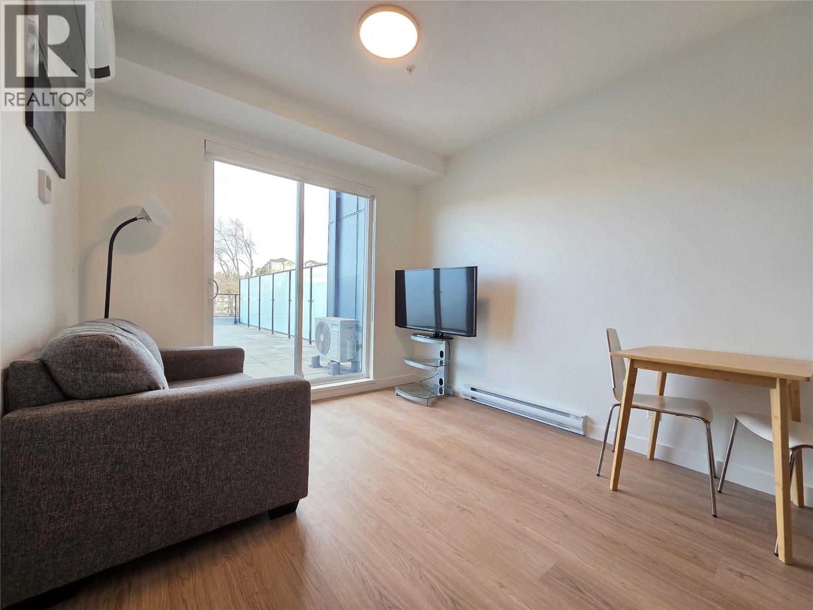 1380 Pridham Avenue Unit# 213