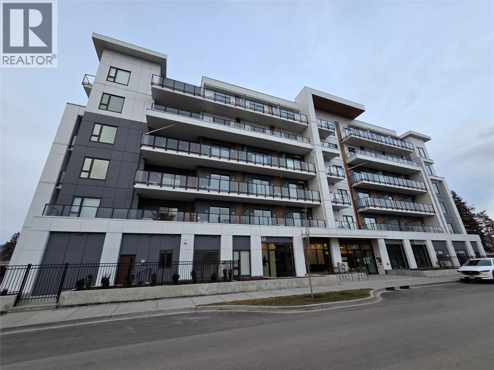 1380 Pridham Avenue Unit# 213