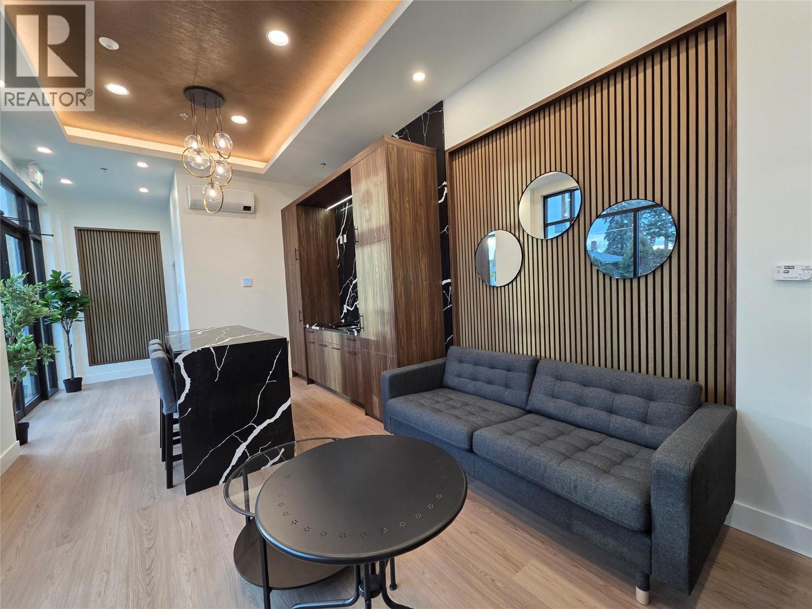 1380 Pridham Avenue Unit# 213