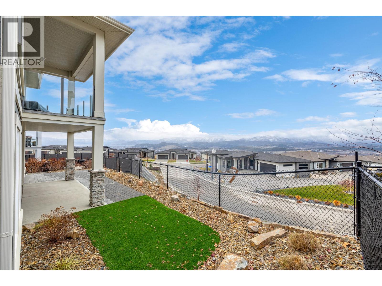 1940 Foxtail Terrace