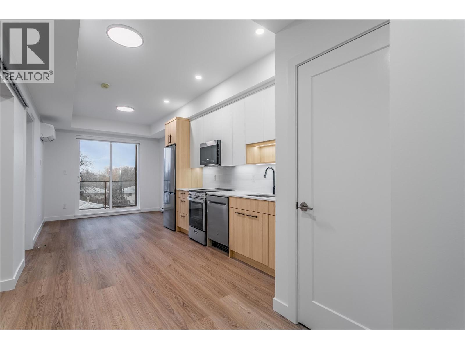 1380 Pridham Avenue Unit# 305