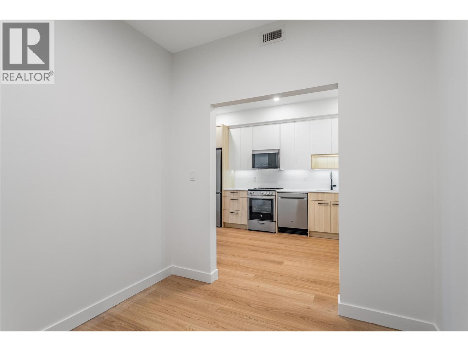 1380 Pridham Avenue Unit# 305