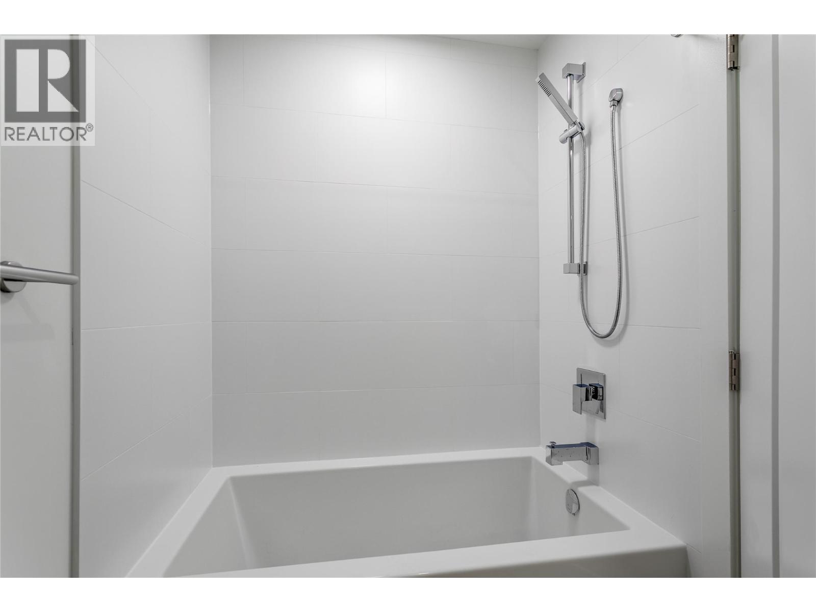 1380 Pridham Avenue Unit# 305