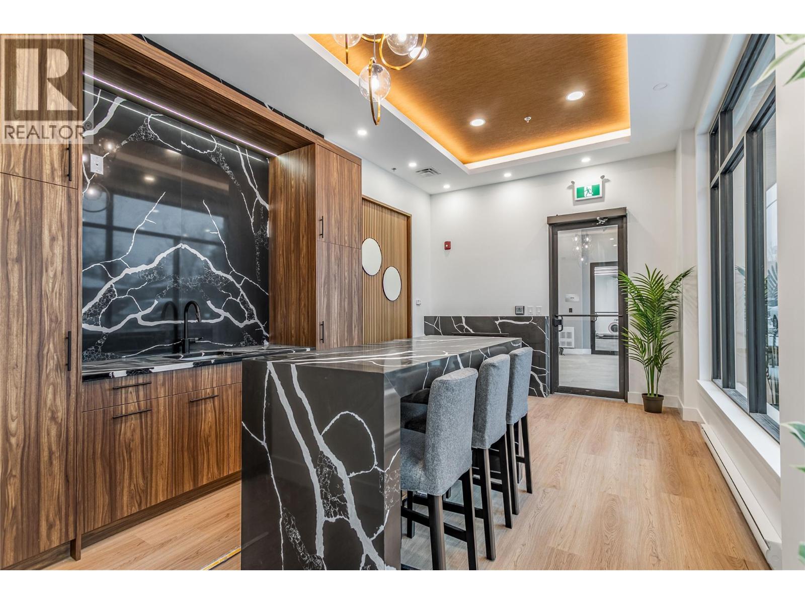 1380 Pridham Avenue Unit# 305