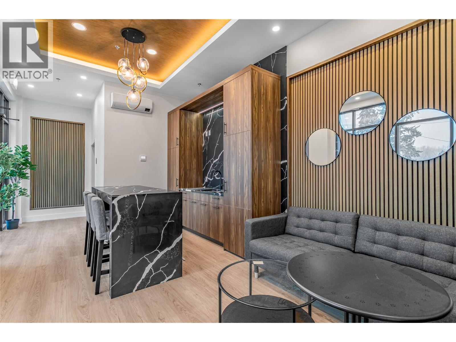 1380 Pridham Avenue Unit# 305