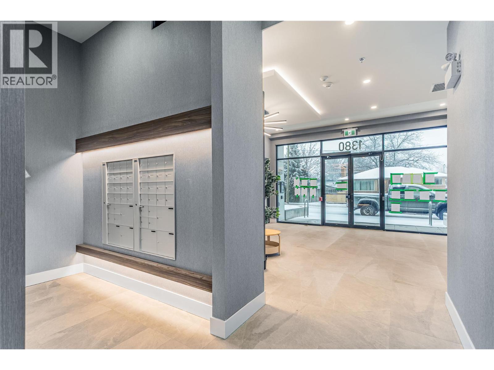 1380 Pridham Avenue Unit# 305