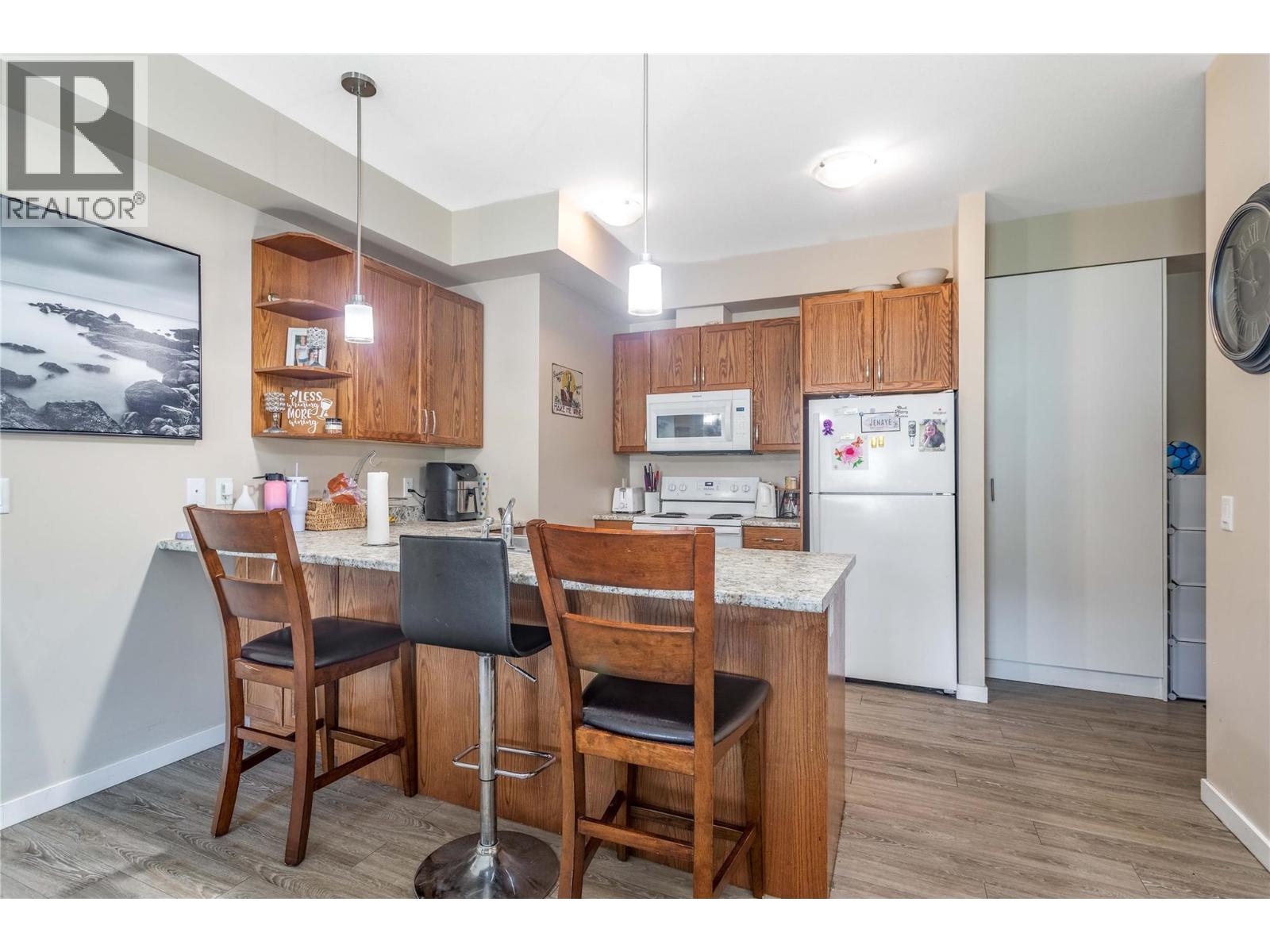 205 Highway 33 E