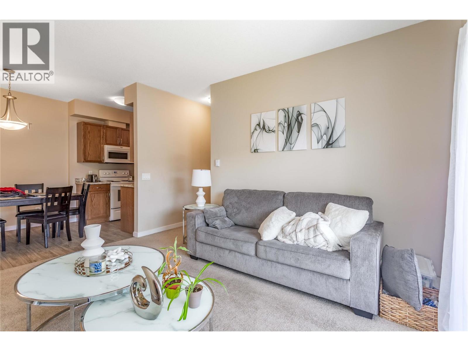 205 Highway 33 E