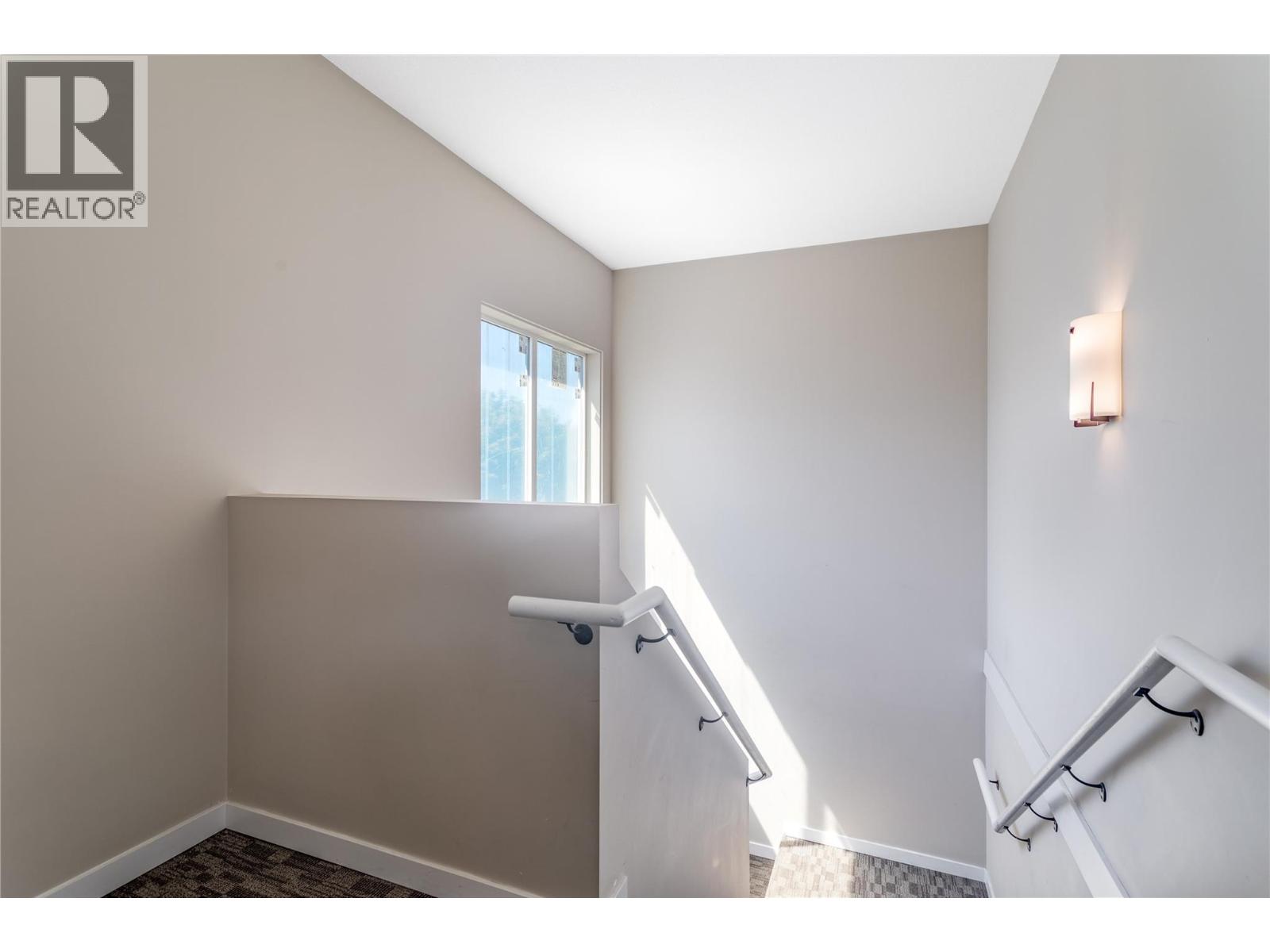 205 Highway 33 E