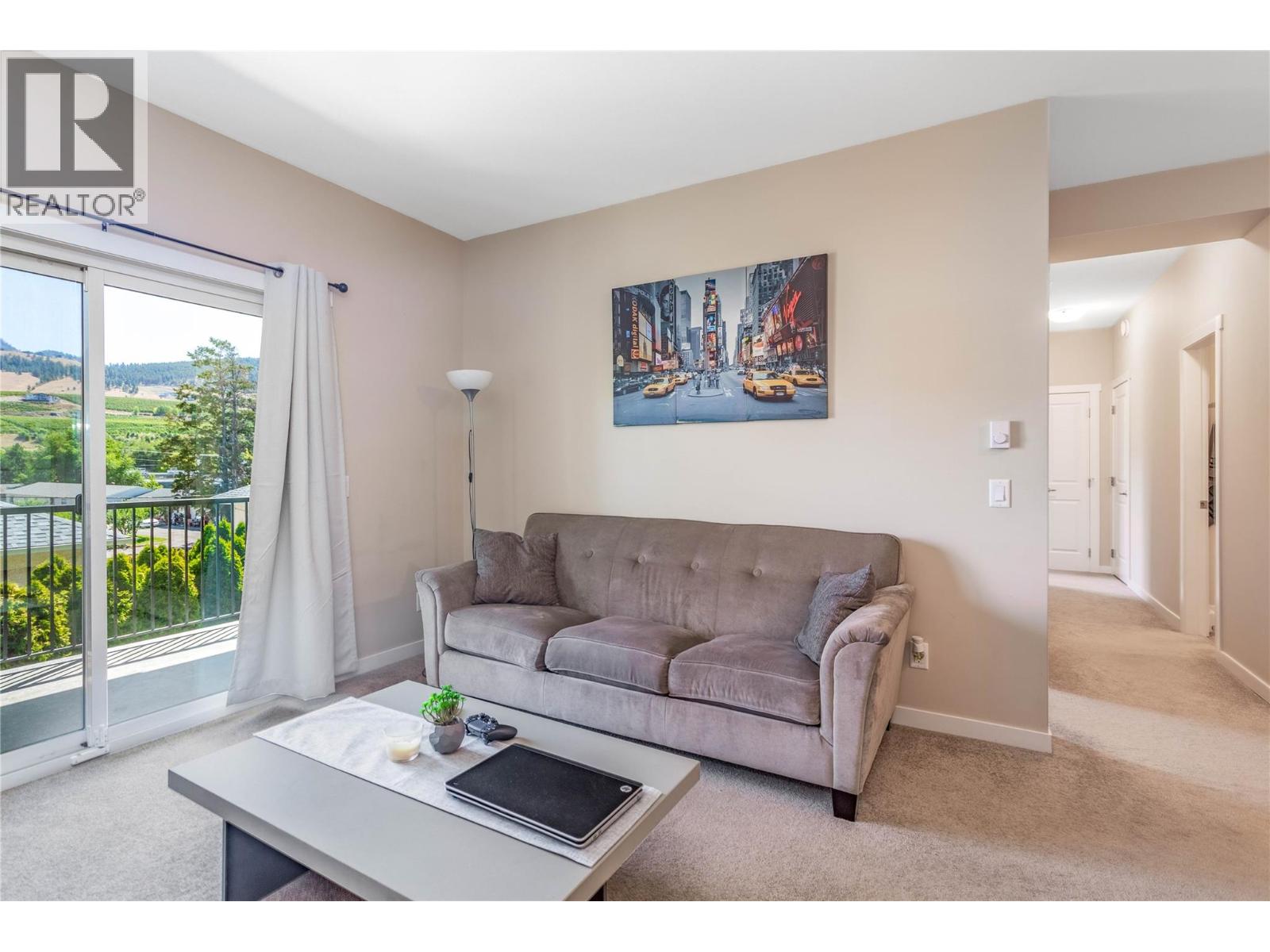 205 Highway 33 E