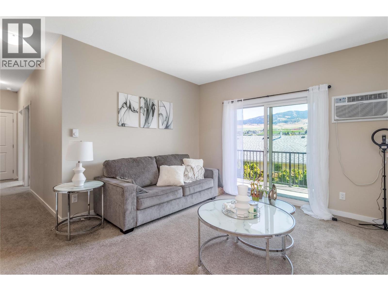 205 Highway 33 E