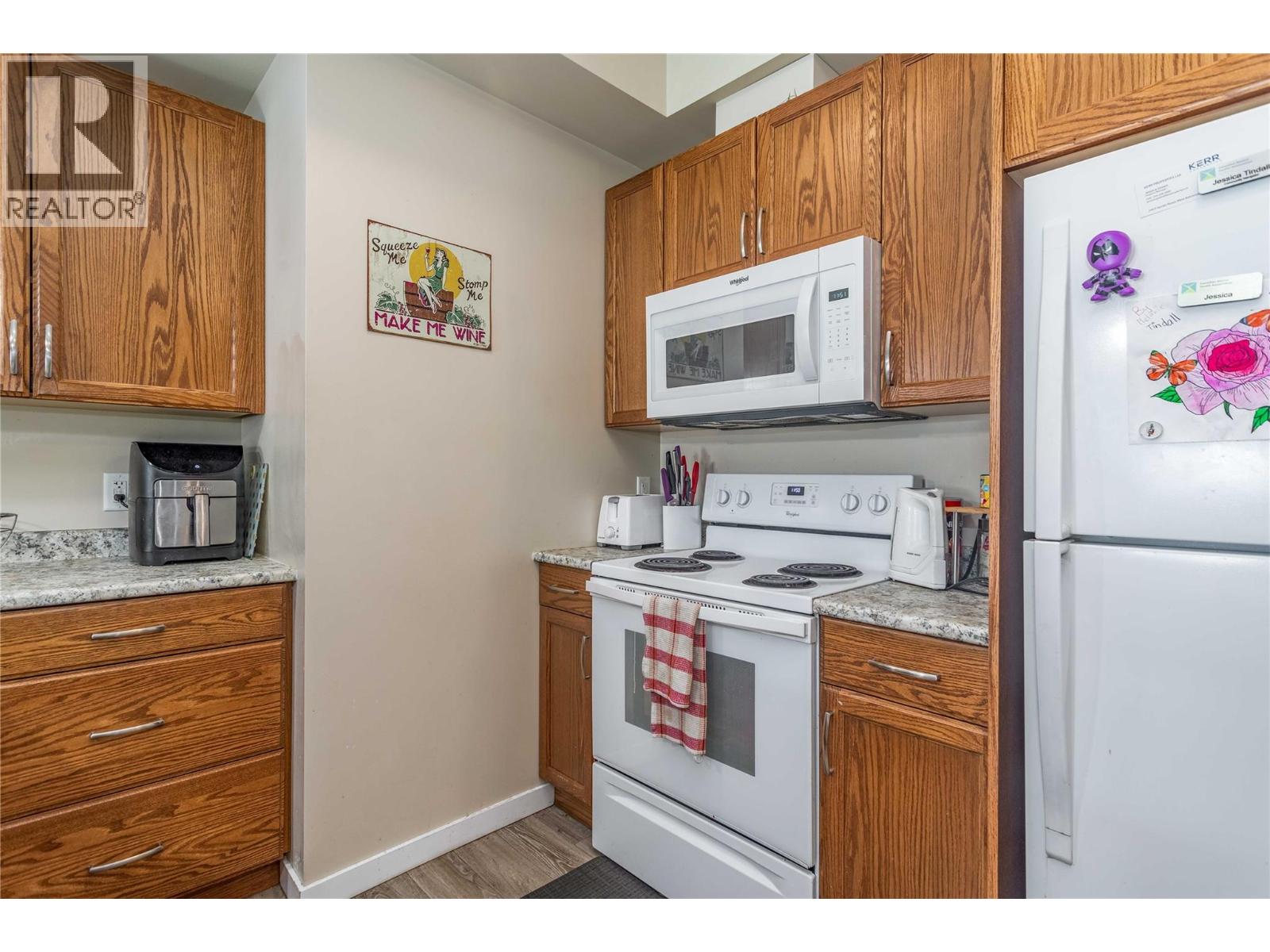 205 Highway 33 E
