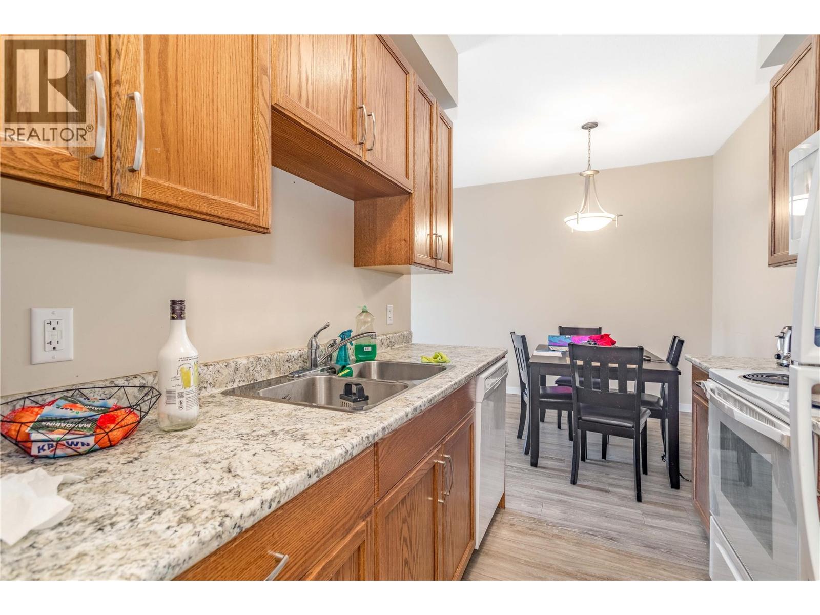 205 Highway 33 E