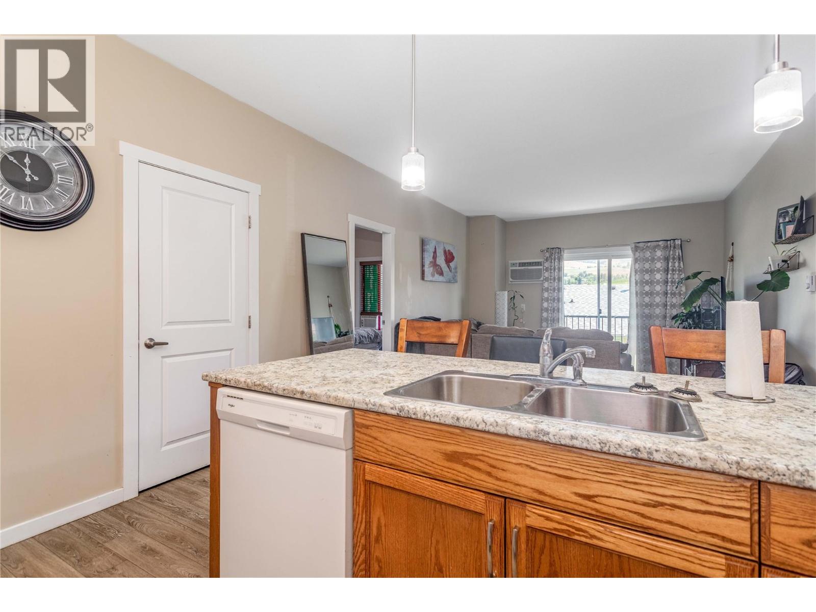 205 Highway 33 E