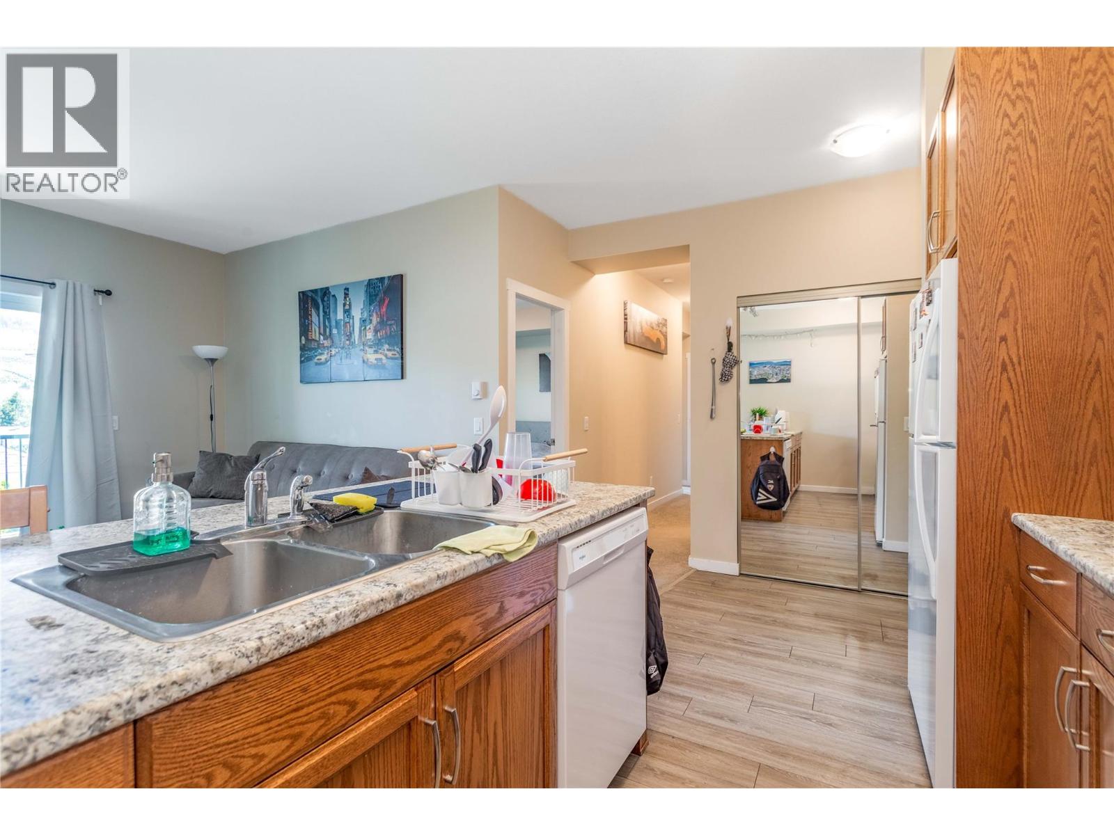 205 Highway 33 E