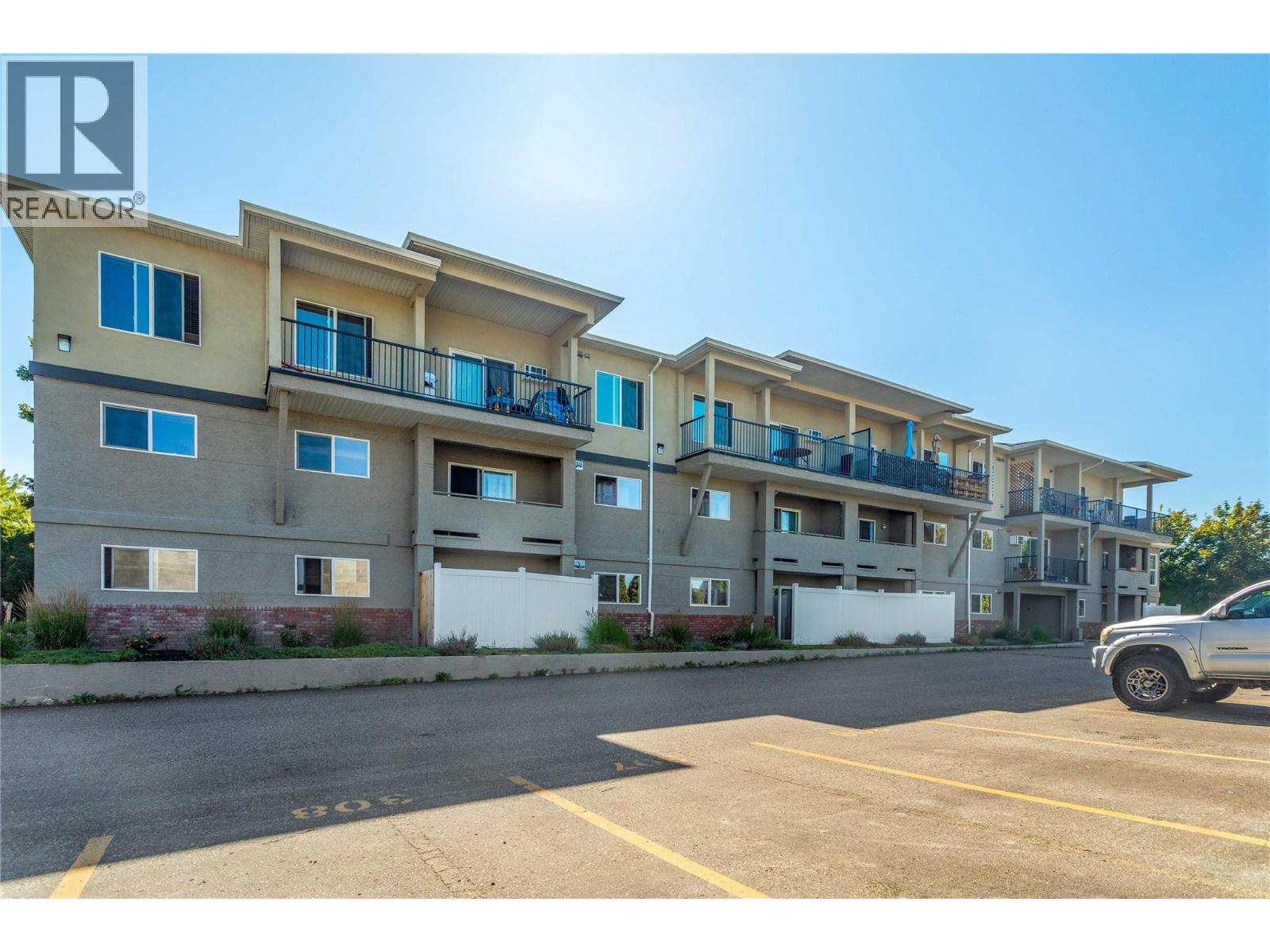 205 Highway 33 E