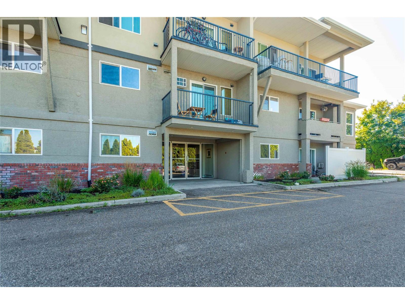 205 Highway 33 E
